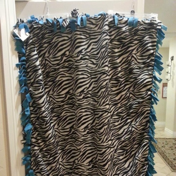 Fleece tie blanket - Picture 1 of 1